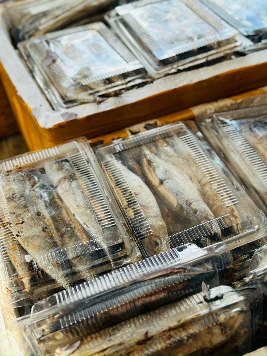 CÁ NỤC NƯỚNG THAN HOA - 1 KÍ 